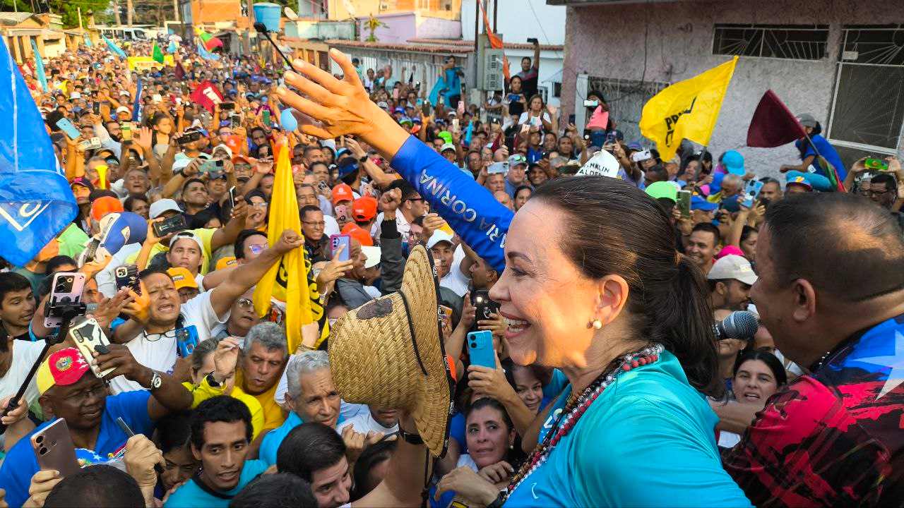 María Corina Machado durante su recorrido por Carabobo