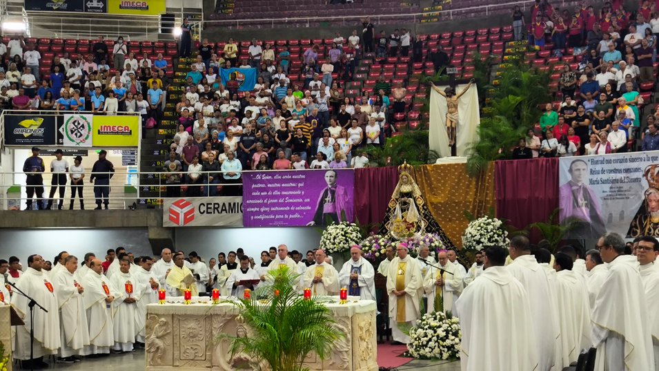 Reliquia de la Virgen de Coromoto acompano a la Virgen del Socorro en su cumpleanos