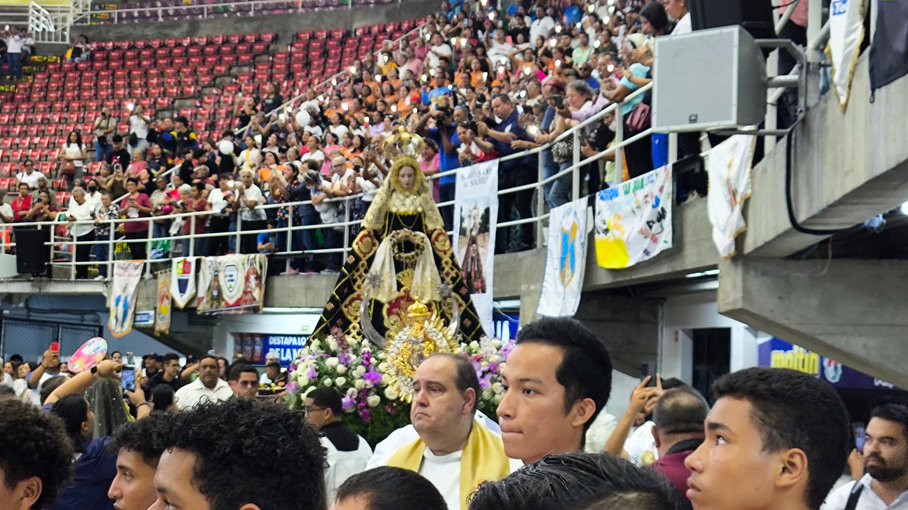 Virgen de Coromoto y Virgen del Socorro llegaron juntas al Forum de Valencia