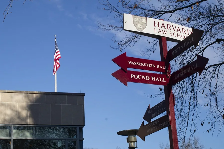 Administración de Trump prohíbe a la Universidad de Harvard inscribir a estudiantes extranjeros