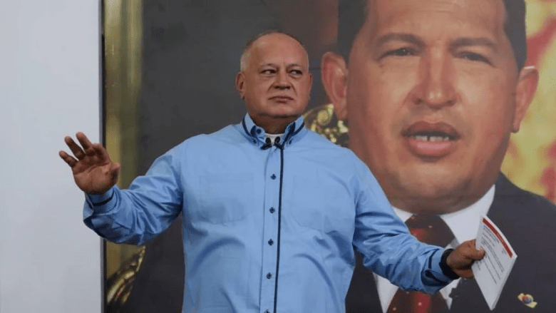 Cabello aseguró que hubo negociación para la salida de asilados en la embajada argentina