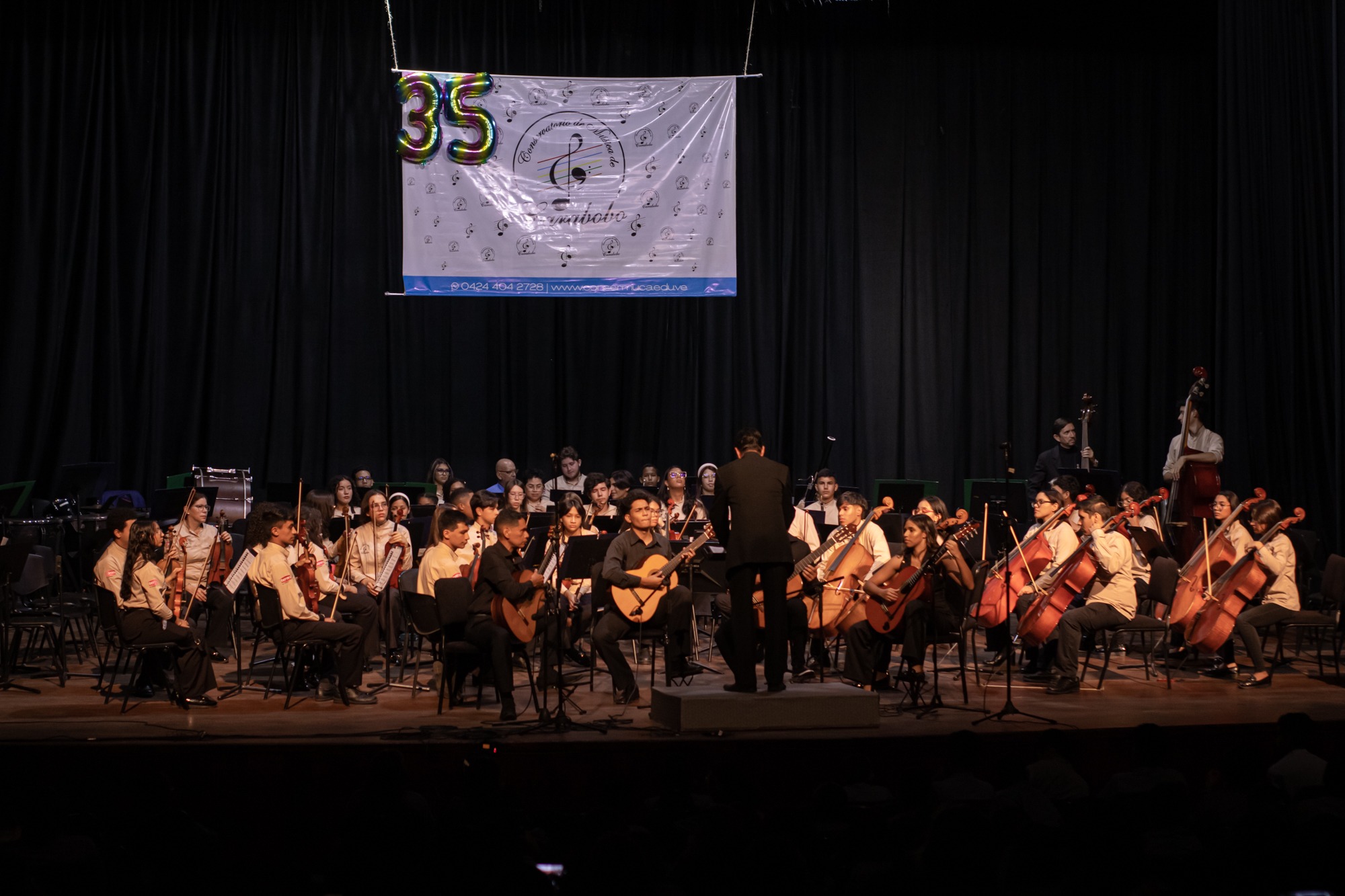 Consermuca festejó 35 años con un recorrido musical que cautivó al público