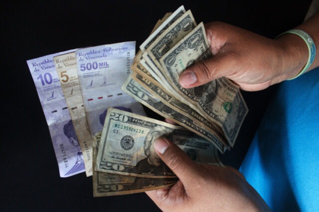 Venezuela registró una inflación mensual superior a 18% en abril