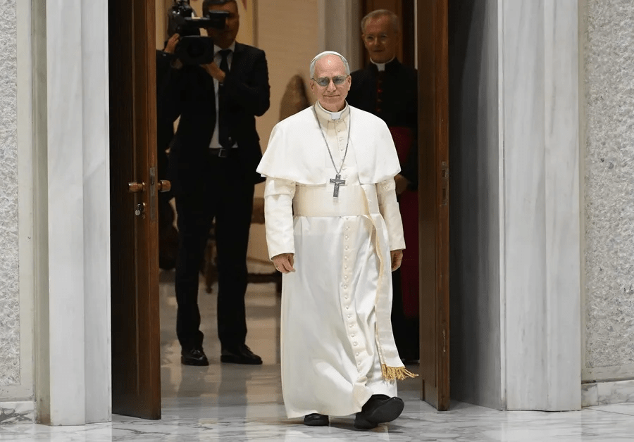 El papa León XIV a los periodistas: Desarmemos las palabras y ayudaremos a desarmar la Tierra