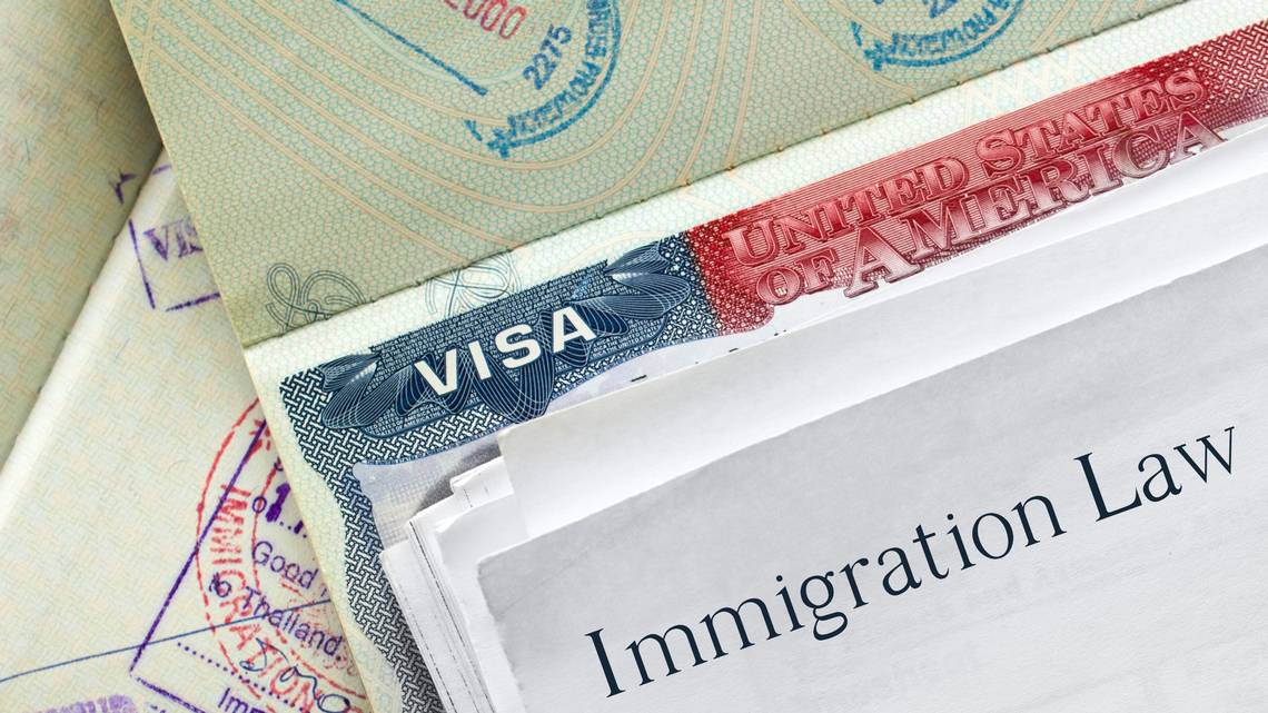 Gobierno de Trump pidió a la Corte Suprema que le permita revocar el parole a migrantes