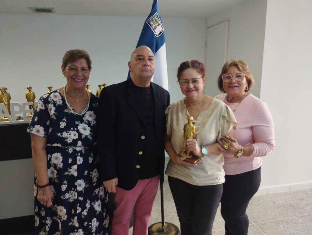 Entrega de reconocimiento Ipapedi