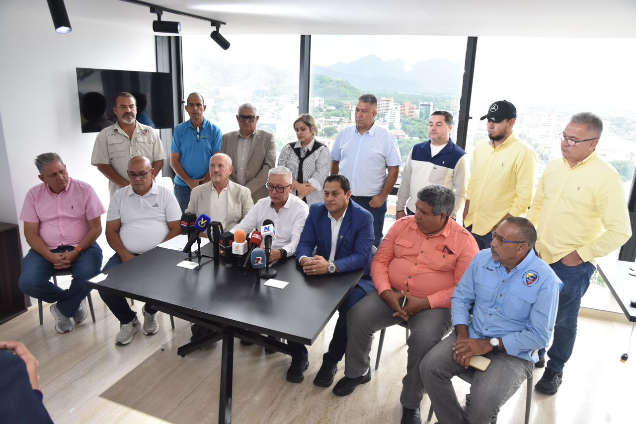 Reactivan Consejo Nacional del Transporte de Carga de Venezuela ante graves problemas del sector